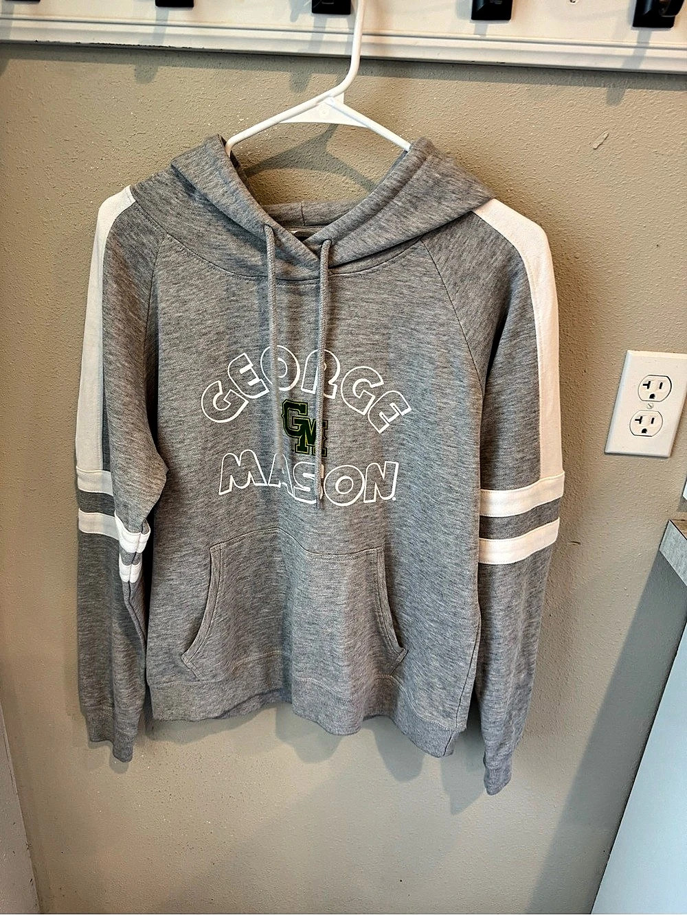 CAMP DAVID Gray Graphic Hoodie Size Medium NWT